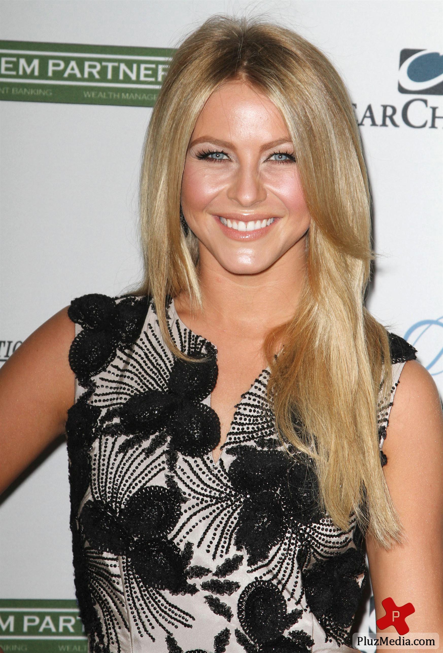 Julianne Hough - Promise 2011 Gala at the Grand Ballroom, Hollywood & Highland - Arrivals | Picture 88737